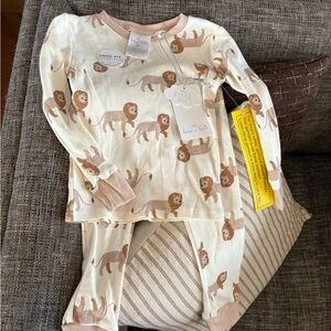 Baby Beau and Belle Cream and Brown Lion Kids Pajama Set 2T NWT